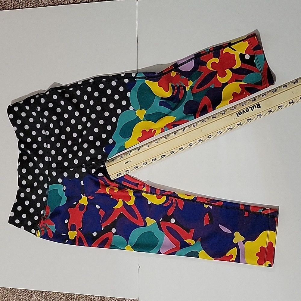 Triflare Capri Leggings, Size small